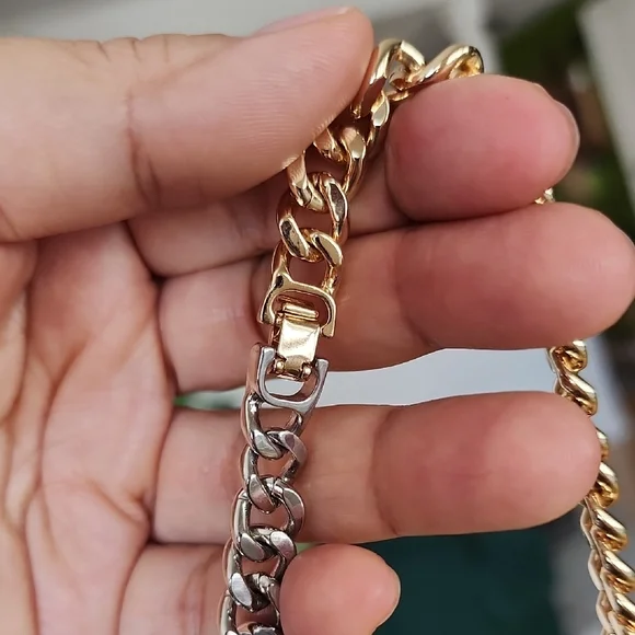 Elegant Two-Tone Chain Necklace - Picture 6 of 6